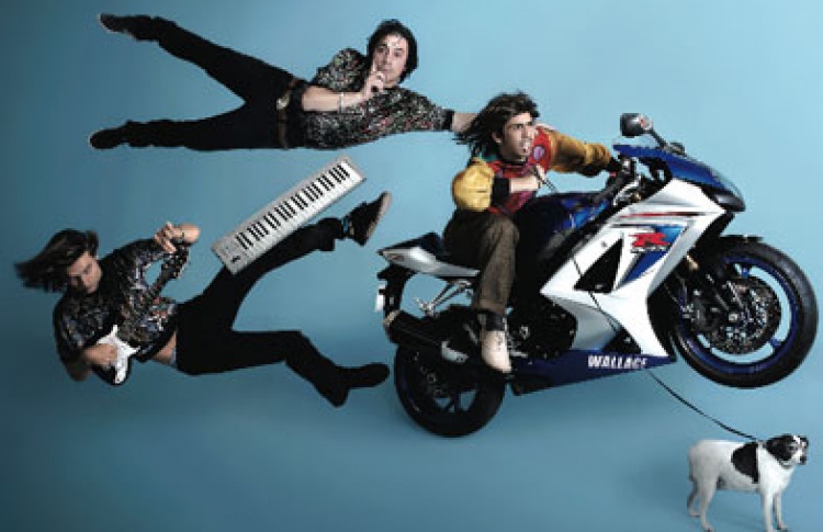 Tour De Trans: Naive New Beaters (live), Zombie Zombie (live), DJ Tepr (все - Франция), DJ Sandra. Miller Advanced Music Room: Devices (live), Flying Rods (live), DJs Egofriend aka Compass Vrubel, Ssadina
