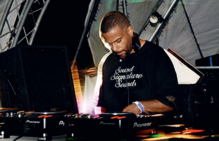 Voices. Red Bull Music Academy Party: DJs Skymark (Швеция), Theo Parrish (США), Вакула, Нина Кравиц, Юла, Vel VJ Selesneva
