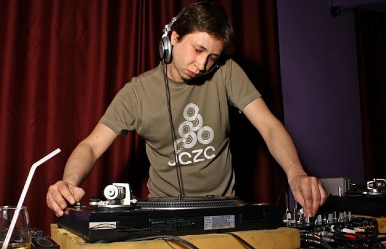 Moskva Reka. DJs Paris (Москва), Ilya Rasskazov (Москва), Raha (Москва)