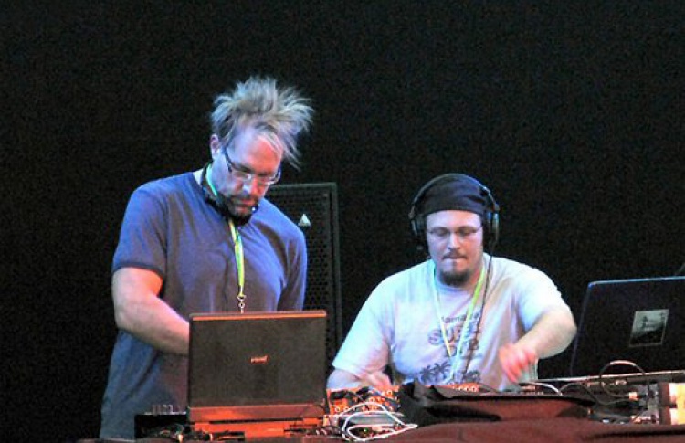 Save Festival: DJs Deepchord, Эрик Клотье, Райан Кроссон (все - США), Audio Werner, Энс Циммерман (все - Германия), Lauer (Аргентина), Dejan (Швейцария), Маркус Линднер (Австрия), Infinitskills, 40 Winks (все - Бельгия), Easy Changes, OL, Miracle Libido