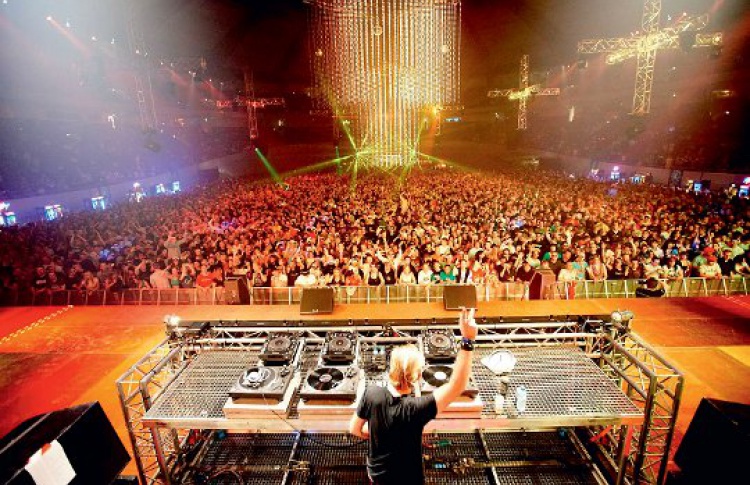 Mayday Moscow: DJs Paul van Dyk, Chris Liebing, Westbam, Tomcraft, Marusha (все - Германия), Filo & Peri (Австралия)