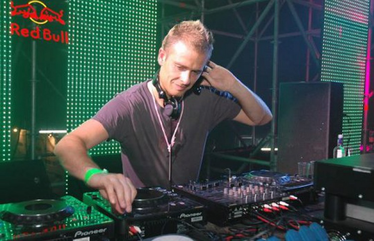 In Search of Sunrise: DJs Джули Томпсон (Великобритания), First State, Ричард Дюранд (все - Нидерланды), Йохан Гилен (Бельгия)