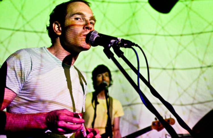 Caribou: пляжная электроника