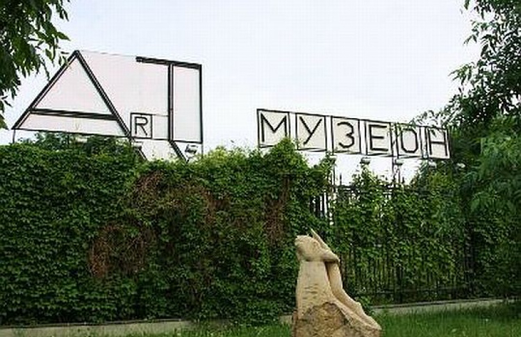 Кино под открытым небом будут «крутить» весь июль