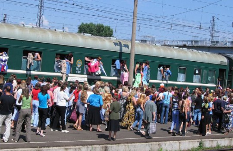 В Подмосковье люди пересели на крыши электричек