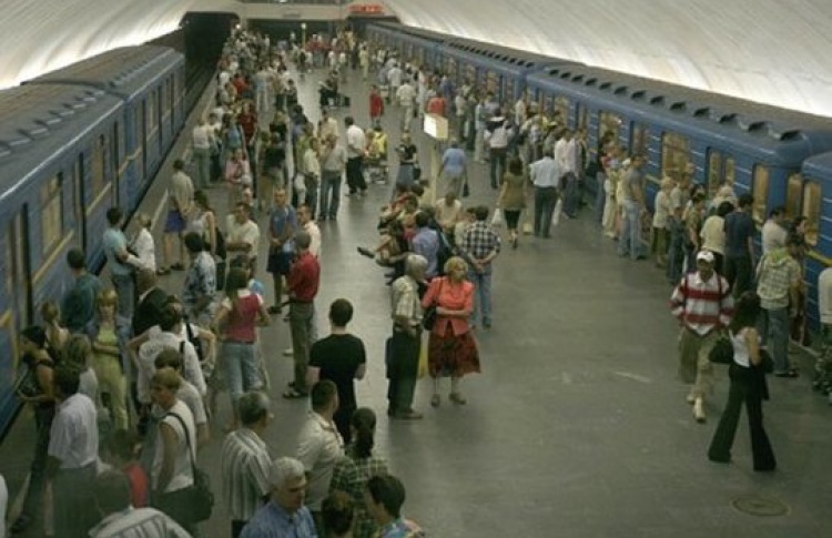 На метро подали в суд за духоту