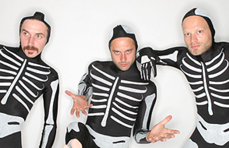 Whomadewho