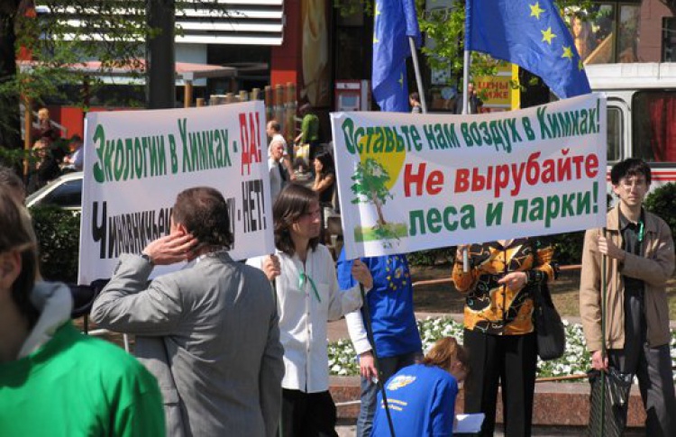 В Химках защитники леса разгромили здание администрации