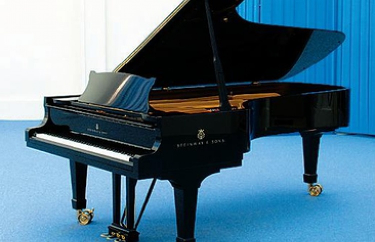Новый Steinway в Смольном соборе
