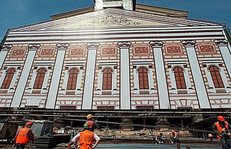 Медведев приказал наконец открыть Большой театр