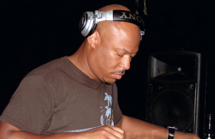"Субэлектроника": Robert Hood (live, США), DJs Onlee, Kaisou