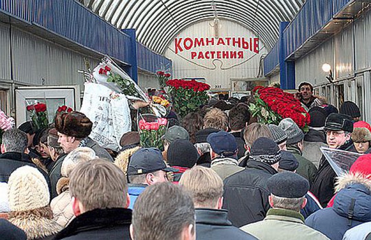 Палатки убирают цветы дорожают на треть