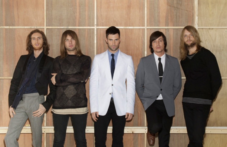Maroon 5 с новым альбомом «Hands all over»