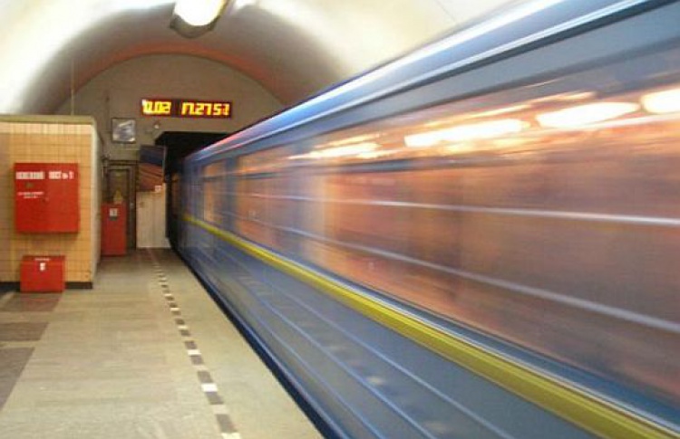 Поезда по «красной» линии метро будут ходить чаще