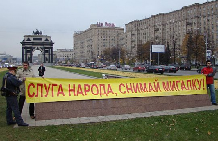 Гаишники остановили три машины «скорой» ради проезда VIP-кортежа