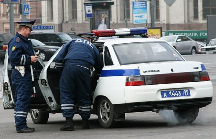 На всех машинах ГИБДД установят видеокамеры