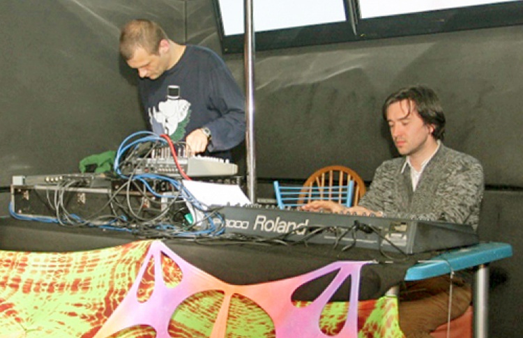 Microcosmos Records и Sun Station Records представляют: Microcosmos Ночь Космонавтики. Cell (Ultimae Records, Франция), Astropilot (Altar Records, Новосибирск), Ёлочные игрушки