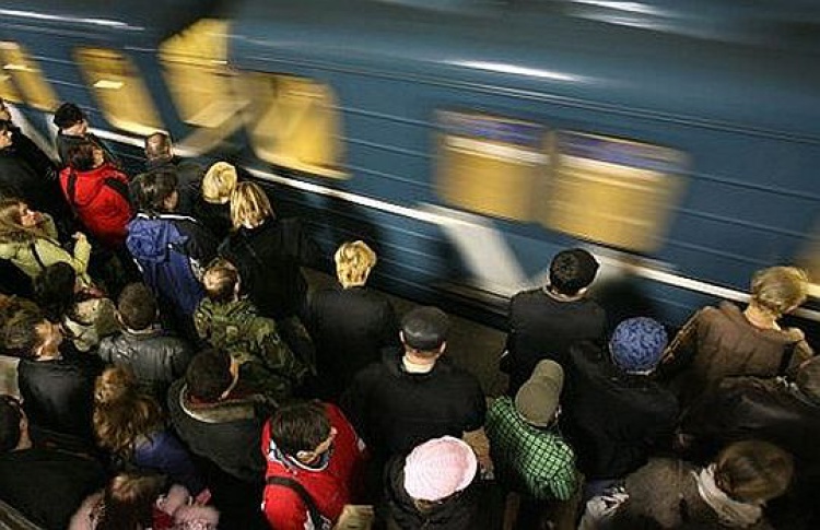 Тысячи пенсионеров устроят флешмоб в метро