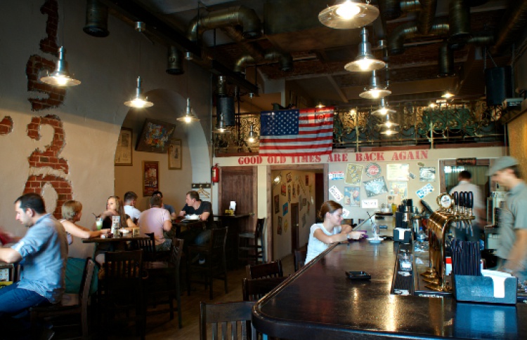 Bar 1920