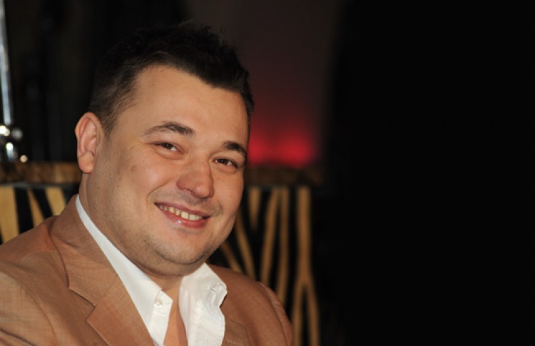 Сергей Жуков открывает бар «Руки вверх» для ностальгирующих по 90-м
