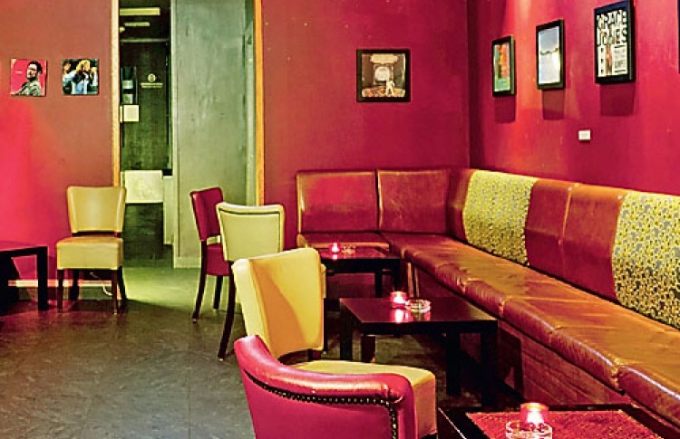 Bar 812