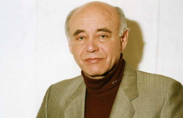 Михаил Ахманов