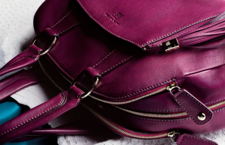 Владелицы сумок Lancel смогут нанести на них свои инициалы