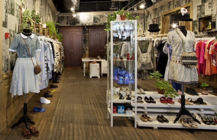 Скидки до 60% в Mood Swings Apartment Store