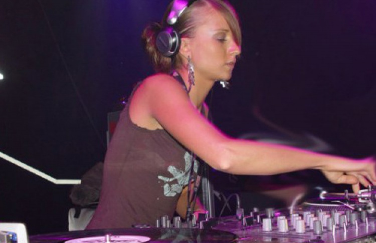 INBWT. DJs Lady Waks, Quest, Lexani