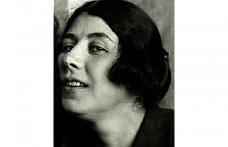 Любовь Попова