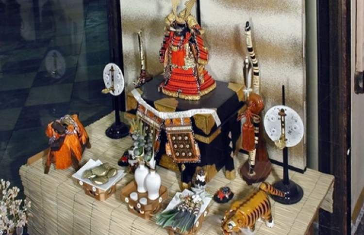 Куклы и карпы