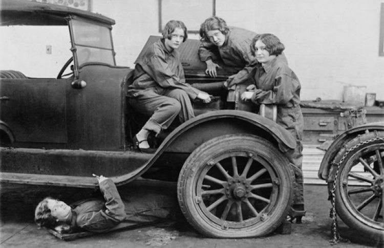 Стиль 1920-х: мода, контр-мода или одежда будущего?