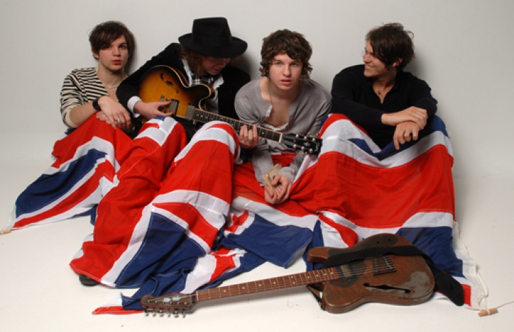 «Последний концерт The Kooks будет на Луне.»