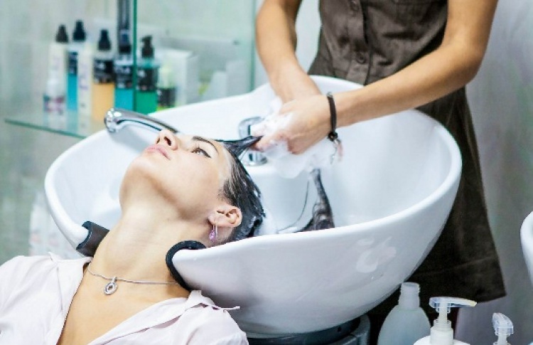 Новый уход для поврежденных и непослушных волос в салоне Cut and Color