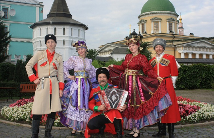 Выступления уличных театров