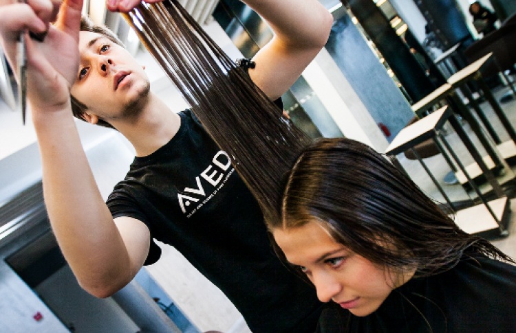 Aveda собирает средства на проекты по обеспечению доступа к чистой воде в различных уголках мира