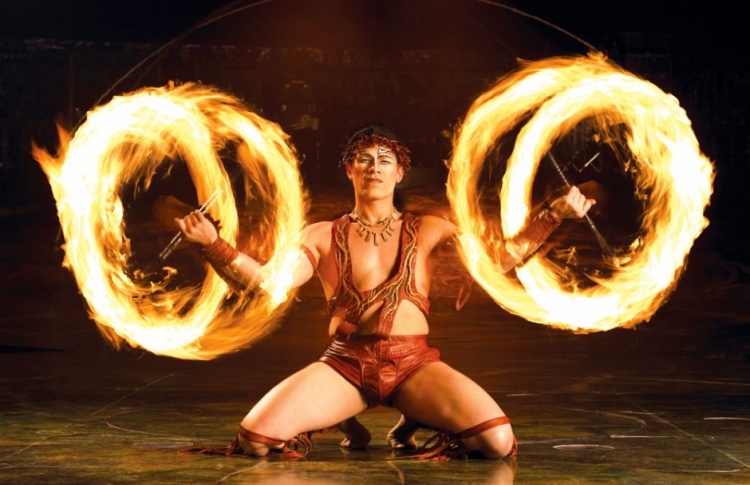 Артисты Cirque du Soleil пройдут шествием от Конюшенной до Дворцовой площади