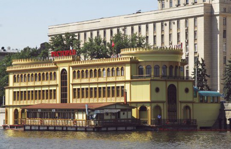 Плавучих ресторанов на Москве-реке больше не будет