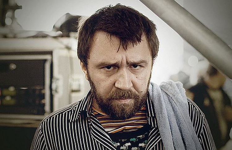 Шнуров предупредил мужиков в новом клипе