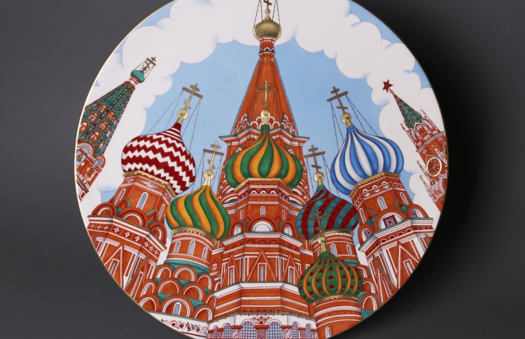 10 лучших сувениров с символикой Москвы