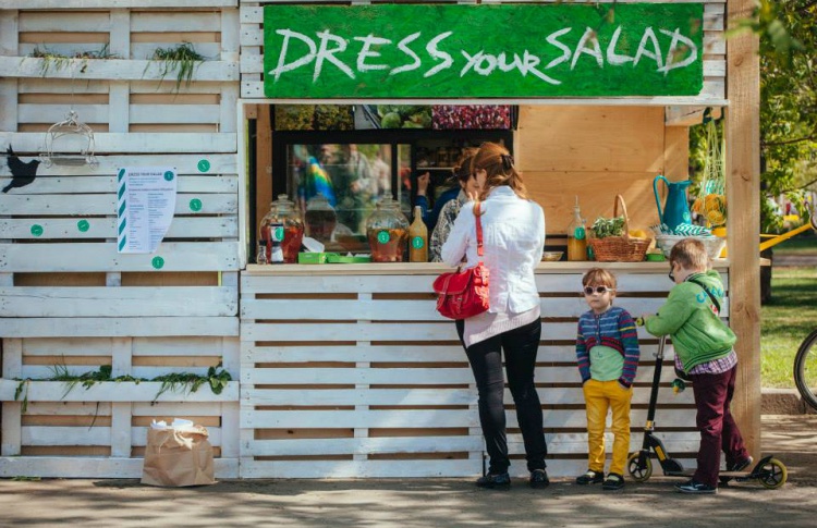 Все лето в Парке Горького будет работать салат-бар Dress Your Salad