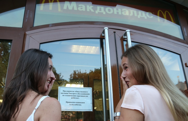 Роспотребнадзор сообщил, за что закрыли «Макдоналдсы»