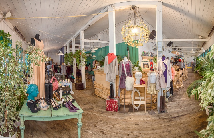 Благотворительная распродажа Luxury Garage Sale