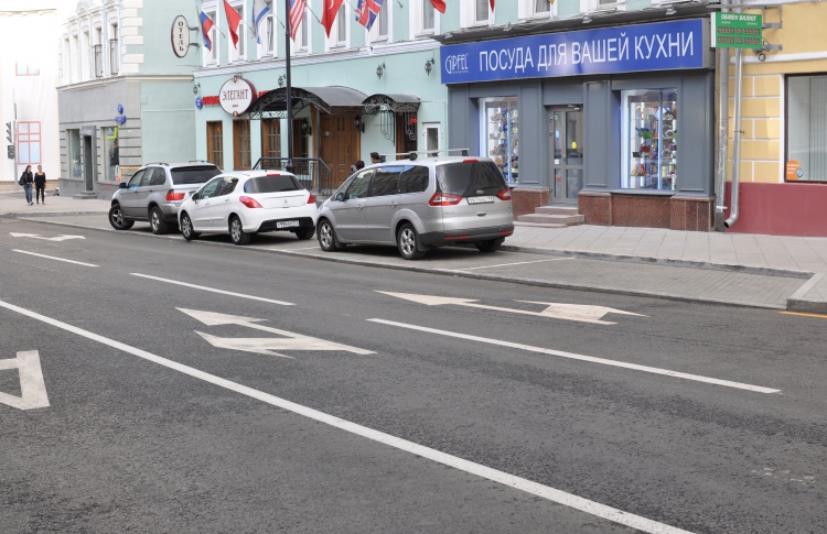 Места на платных парковках укоротят до 6,5 метров