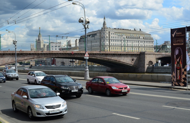 На Москворецкой набережной добавят пространства для пешеходов