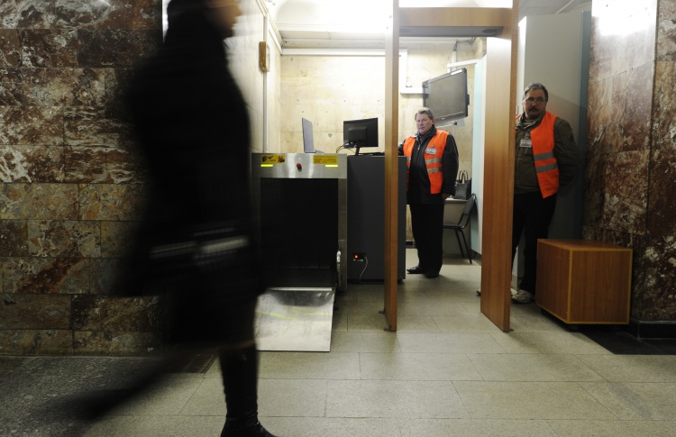 С 1 января на всех станциях метро заработают металлоискатели