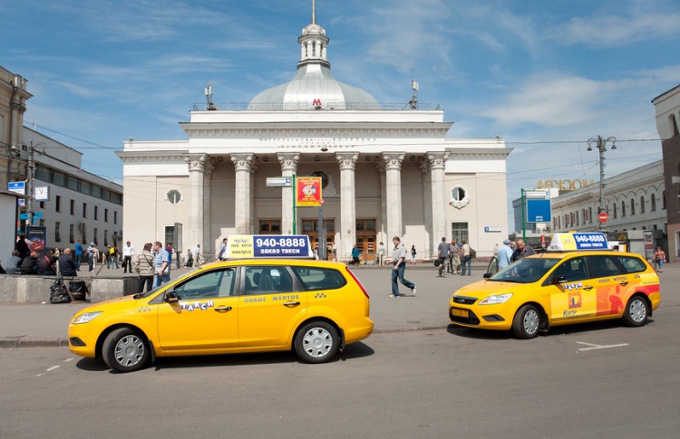 Таксистов окончательно пустят на выделенные полосы