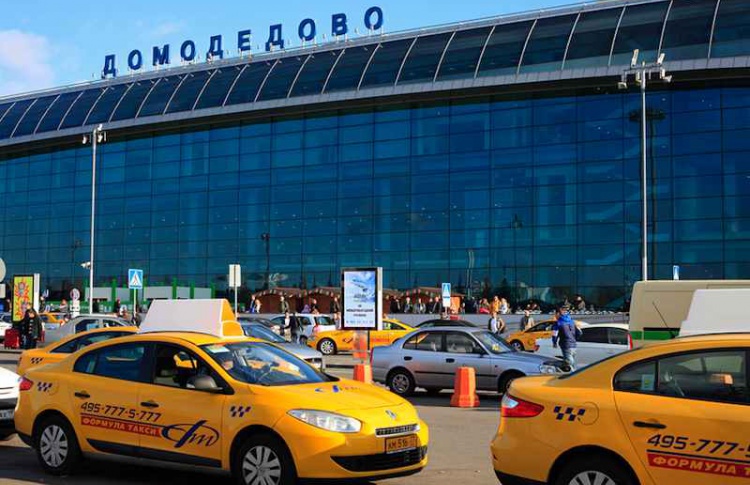 Город введет максимальные тарифы на такси в аэропорт