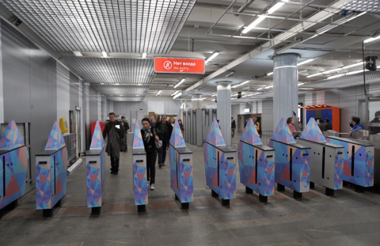 В Москве начали выпускать банковские карты с функцией оплаты метро