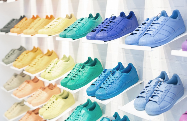 В продаже появились кроссовки Adidas Originals и Фаррелла Уильямса
